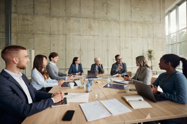Da manager a Leader ispiratore. La Leadership trasformativa per guidare il team con consapevolezza, cura e visione strategica - Corso con simulazioni, case study e test relazionale